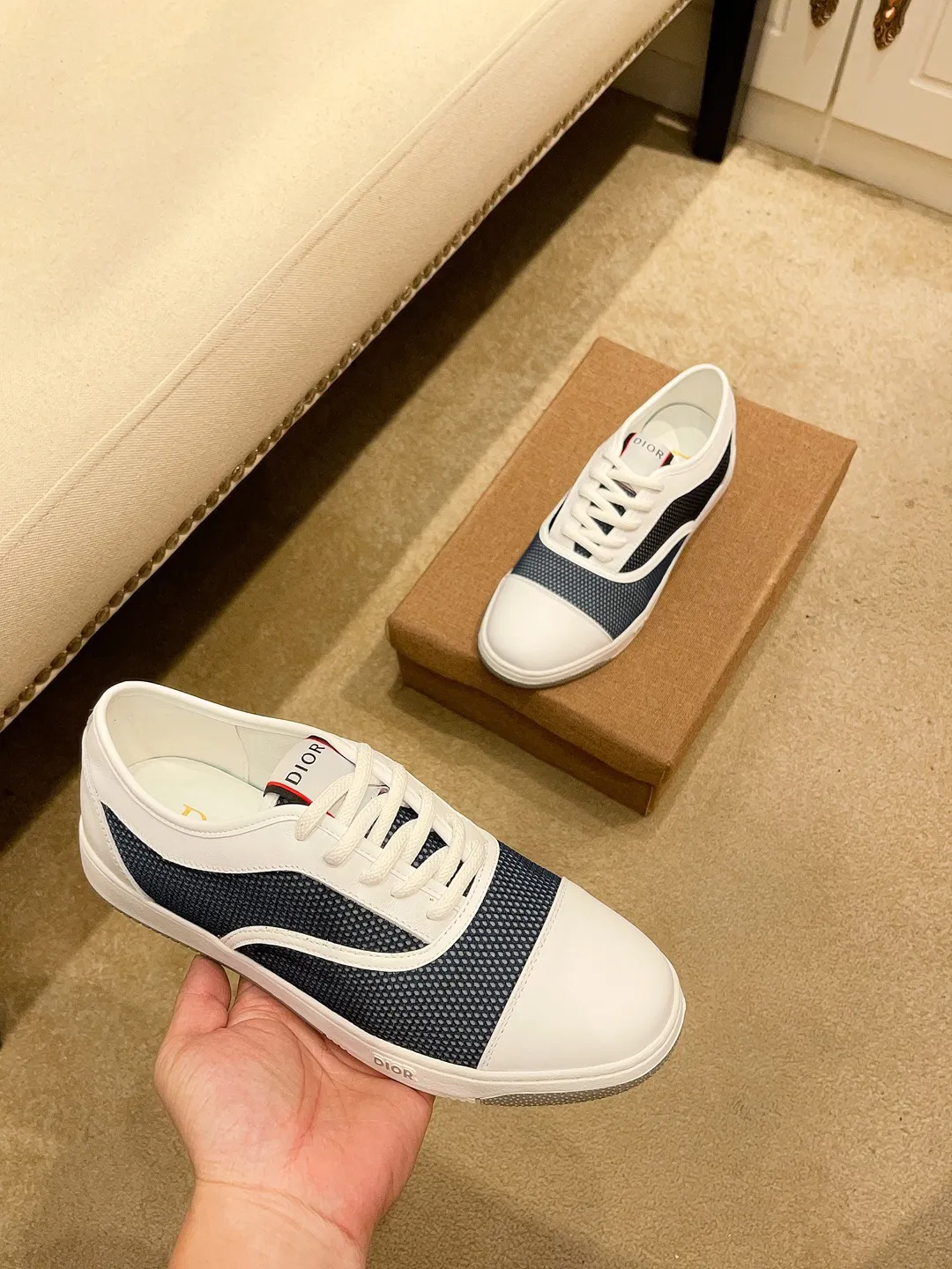 Factory price 420🔥[Dior] Dior’s new model is carefully crafted and set off the audience! An international brand that continues to innovate. This men's all-season casual shoe is the original version. The upper is made of cowhide material and the leather feet are super lightweight. The outsole is ultra-light and non-slip. It is breathable and comfortable and the quality speaks for itself. Color: Multiple colors available. Size: 38-44 (45 customized)